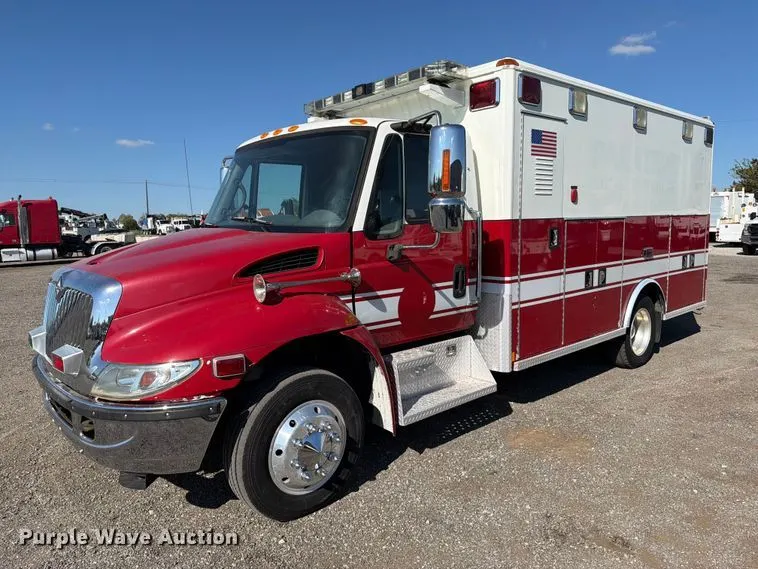 2006 International DuraStar 4300 ambulance