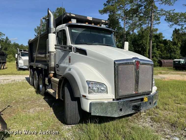 2025 Kenworth T880 dump truck