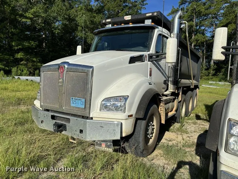 2025 Kenworth T880 dump truck