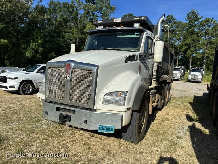 2025 Kenworth T880 dump truck