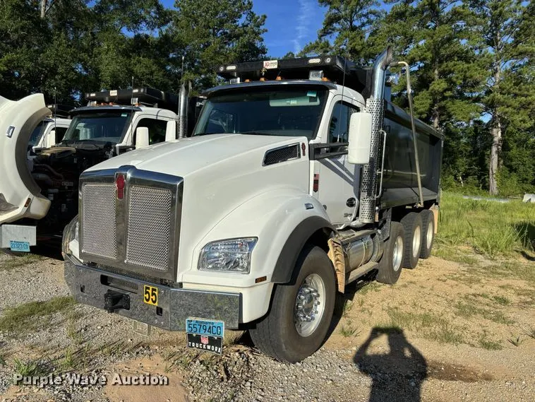 2025 Kenworth T880 dump truck