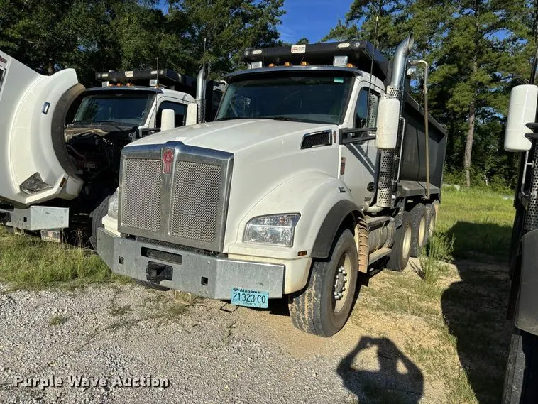 2025 Kenworth T880 dump truck