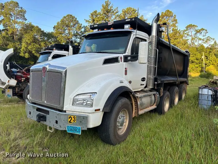 2025 Kenworth T880 dump truck