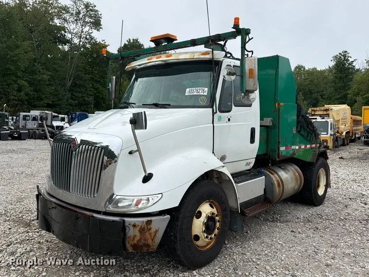 2017 International 8600 toter truck