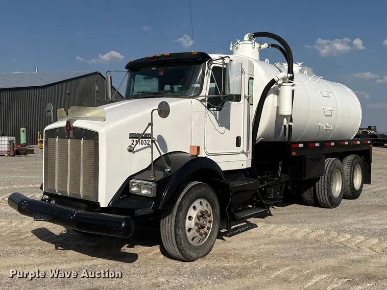 2006 Kenworth T600 vacuum truck