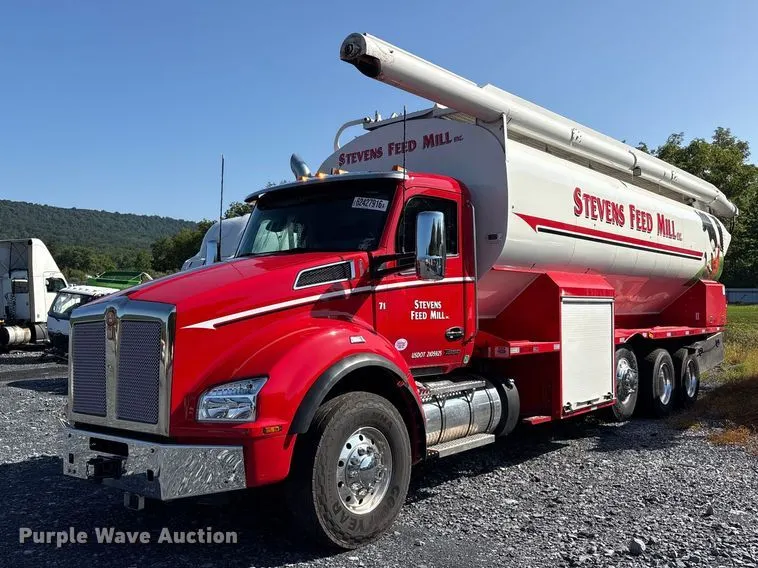 2026 Kenworth T880 feed delivery truck