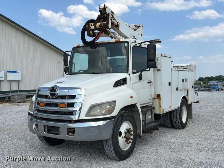 2013 Hino 268 bucket truck