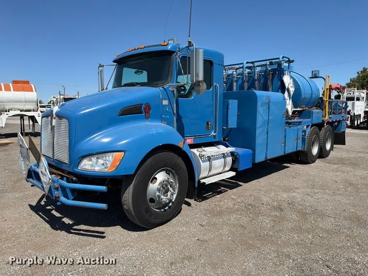 2010 Kenworth T370 oil acidizing pump truck