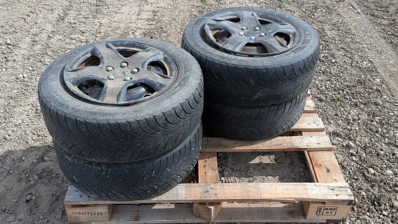 (4) Goodyear 215/60R16 Tires