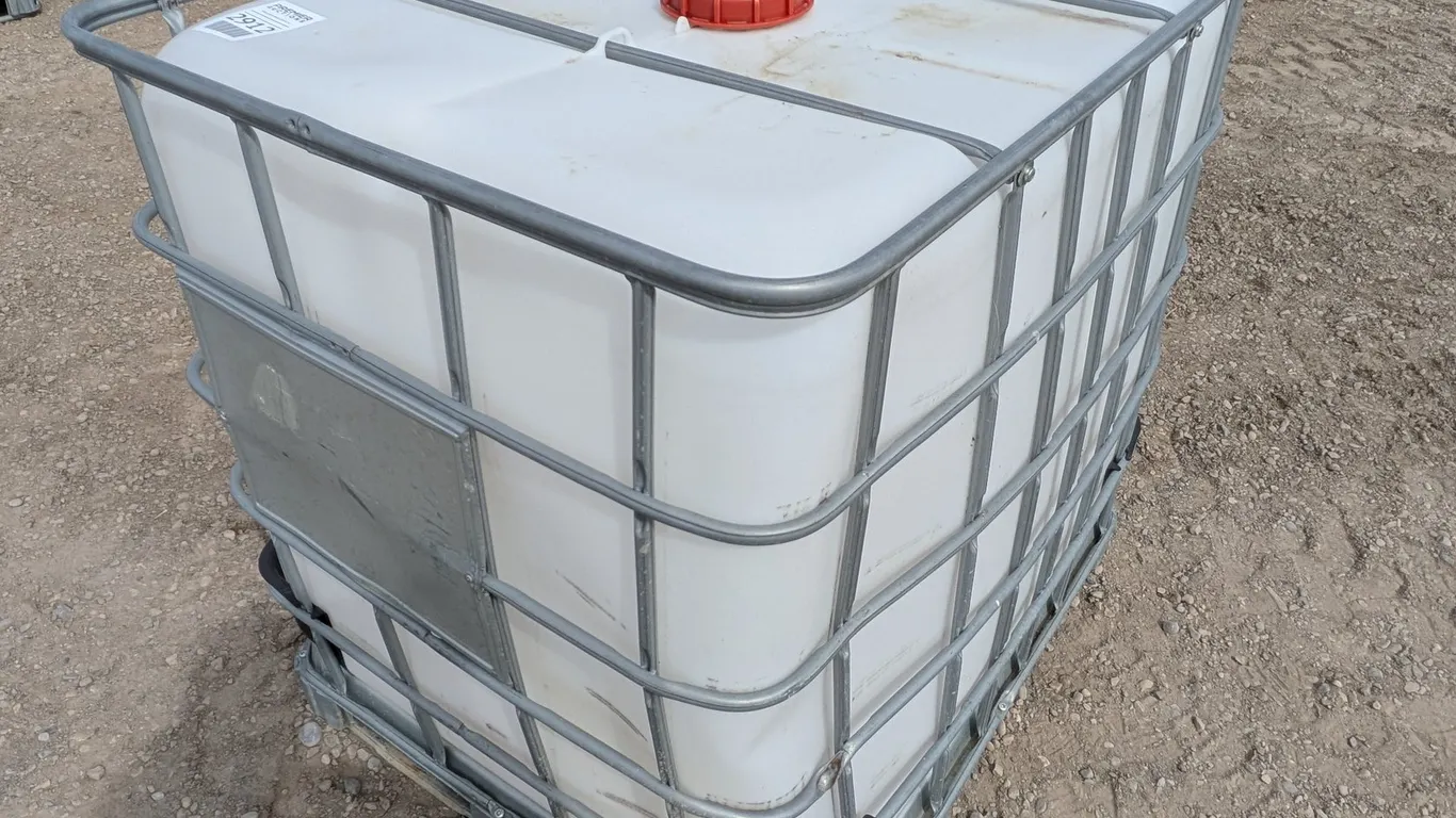 1000L Plastic Tank w/ Metal Cage