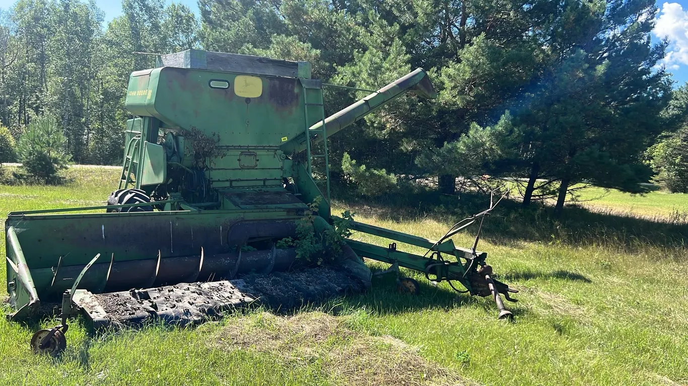 OFFSITE - JD 96 Pull type combine