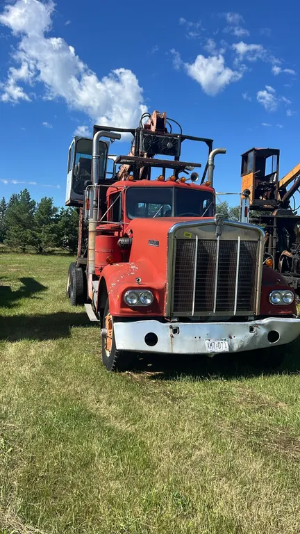 OFFSITE - 70’s model Kenworth Detroit 318 engine