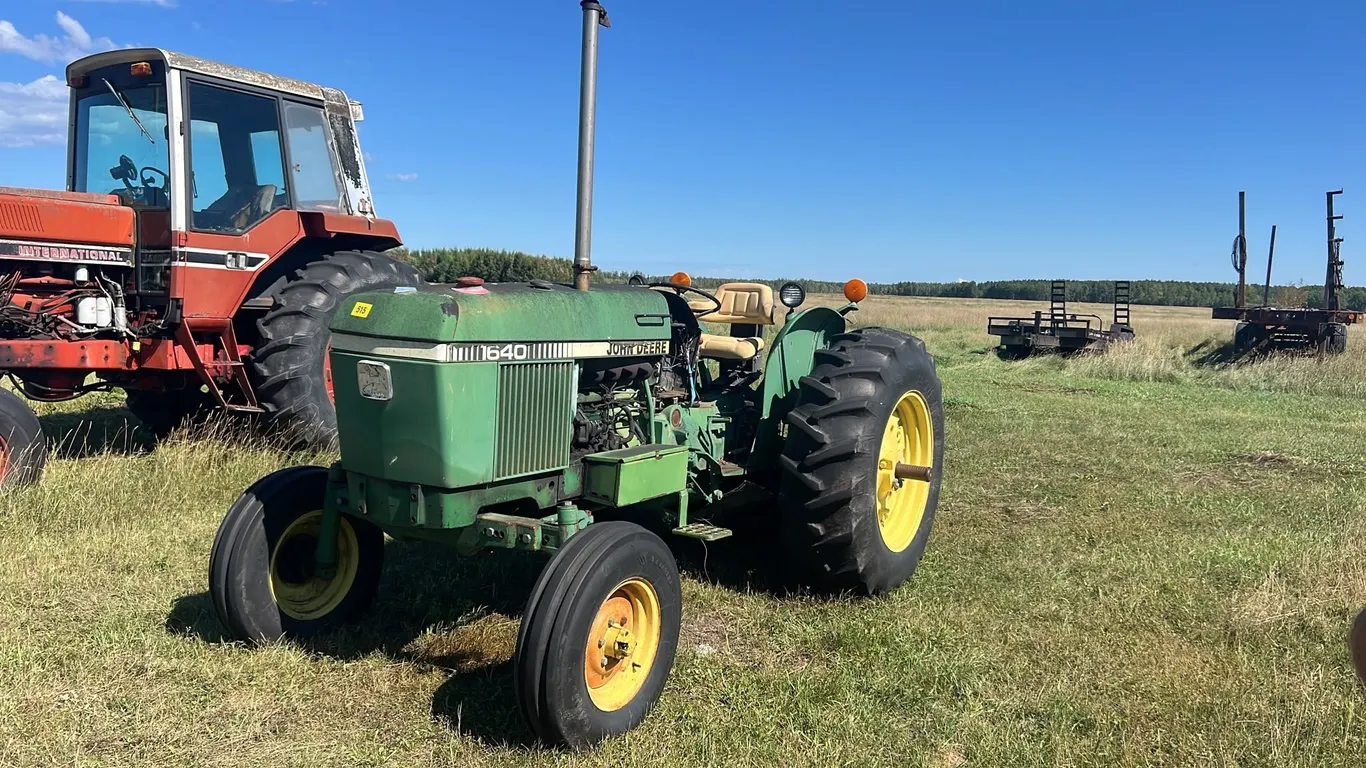 OFFSITE - 1982 JD 1640 tractor
