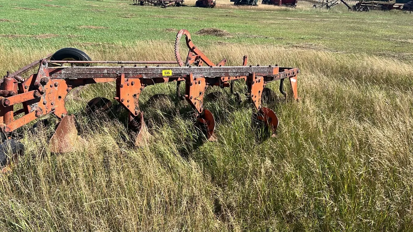 OFFSITE - 4 bottom case plow