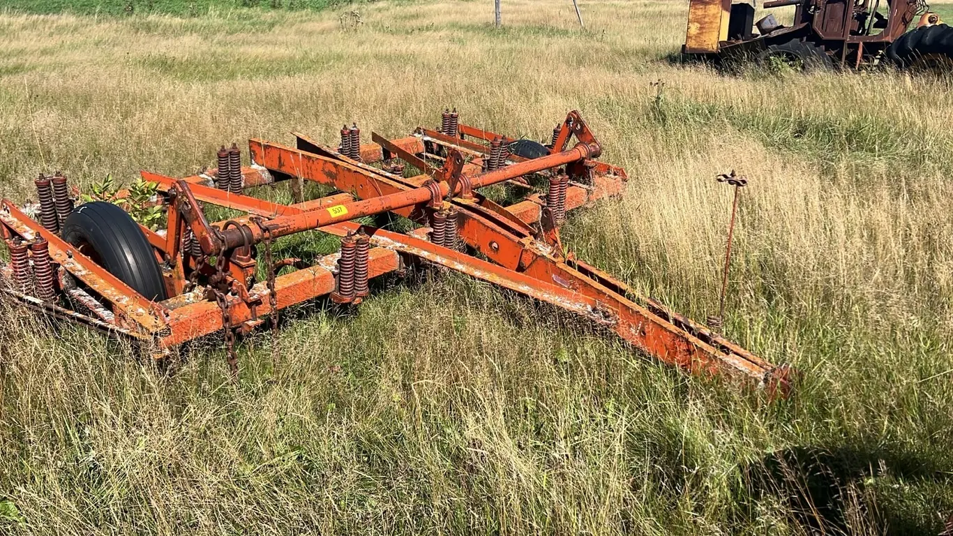 OFFSITE - 12’ case deep tiller Needs cylinder