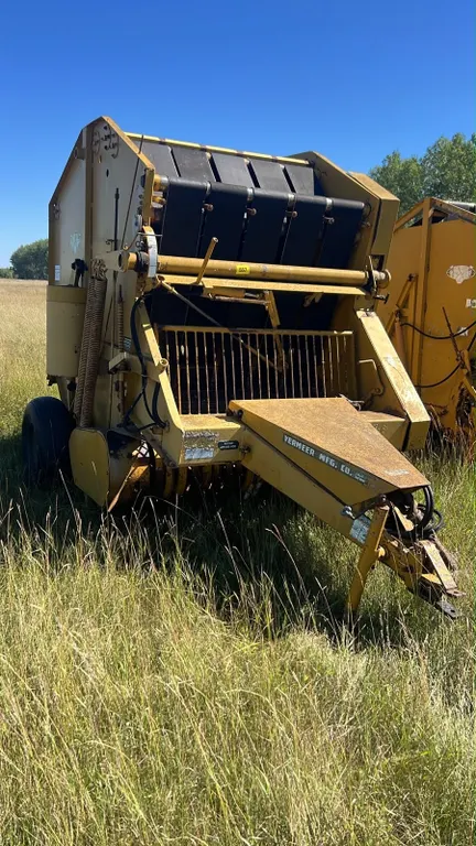 OFFSITE - Vermeer round baler