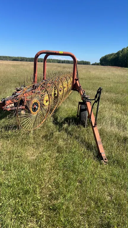 OFFSITE - 9 wheel hay rake