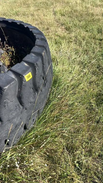 OFFSITE - Big tire feeder