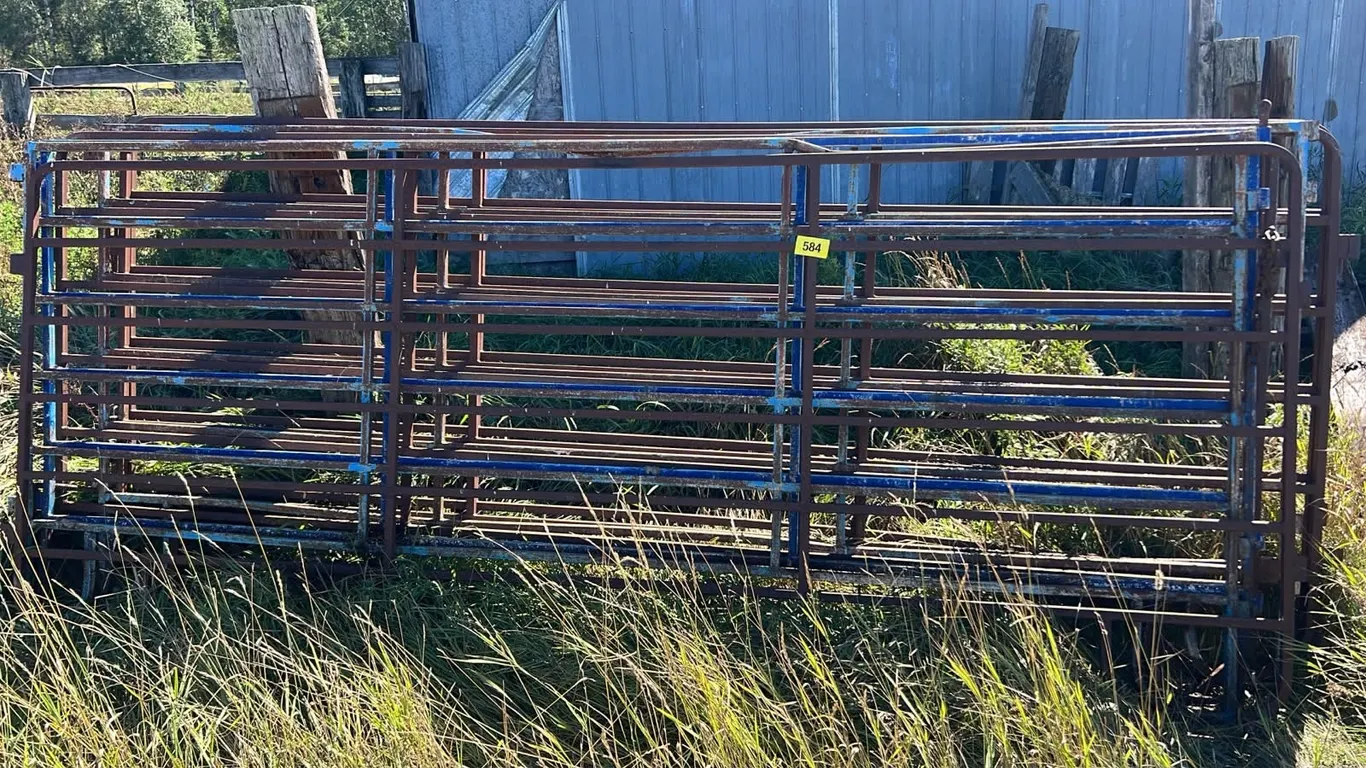 OFFSITE - 7 - 12’ corral panels