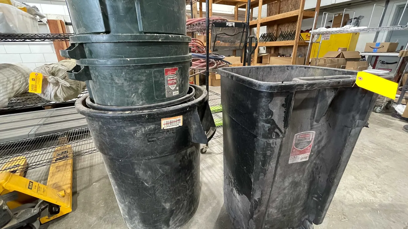 (8) Trash Bins