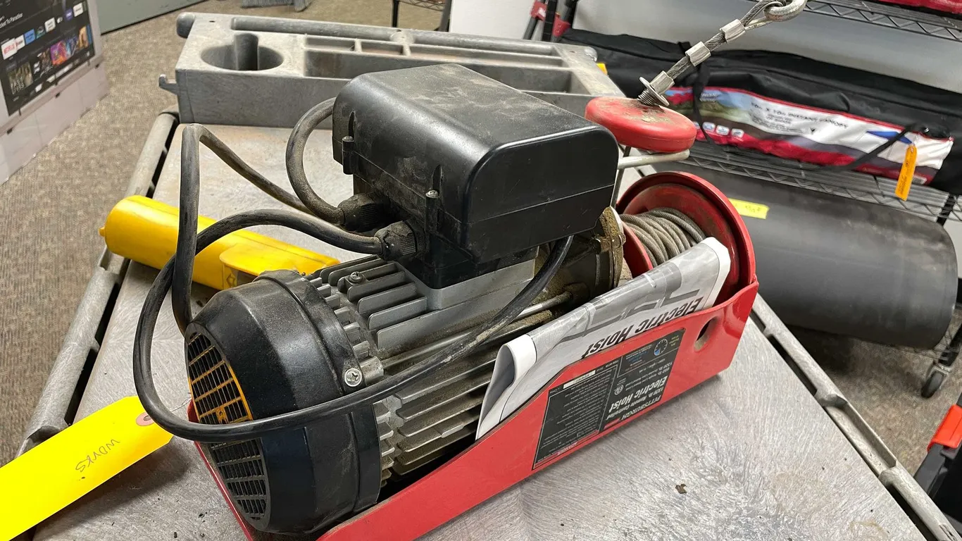 Pittsburg Remote Controlled Electric Hoist