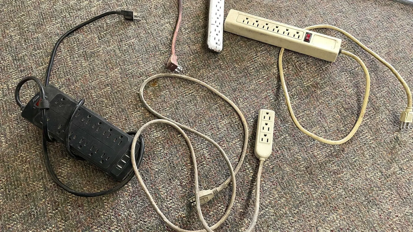 (4) Power Strips