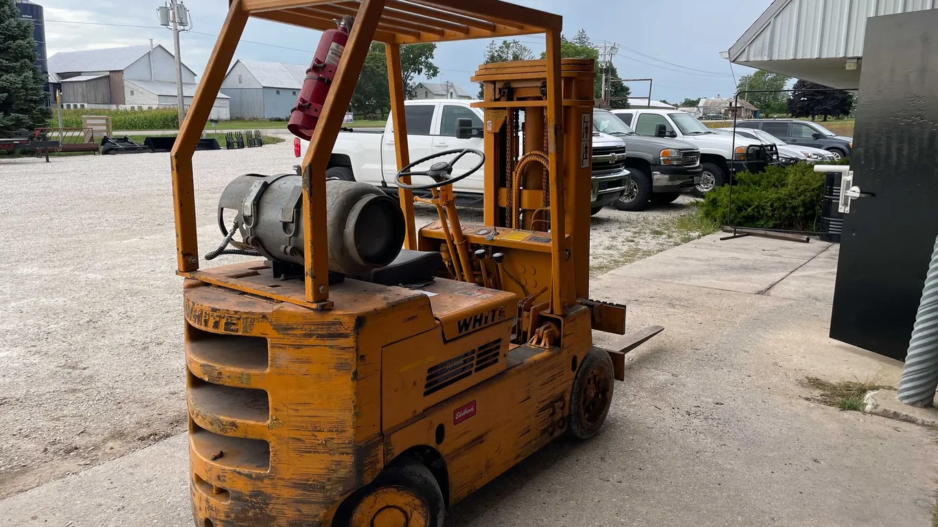 White-Mobulift LP Forklift