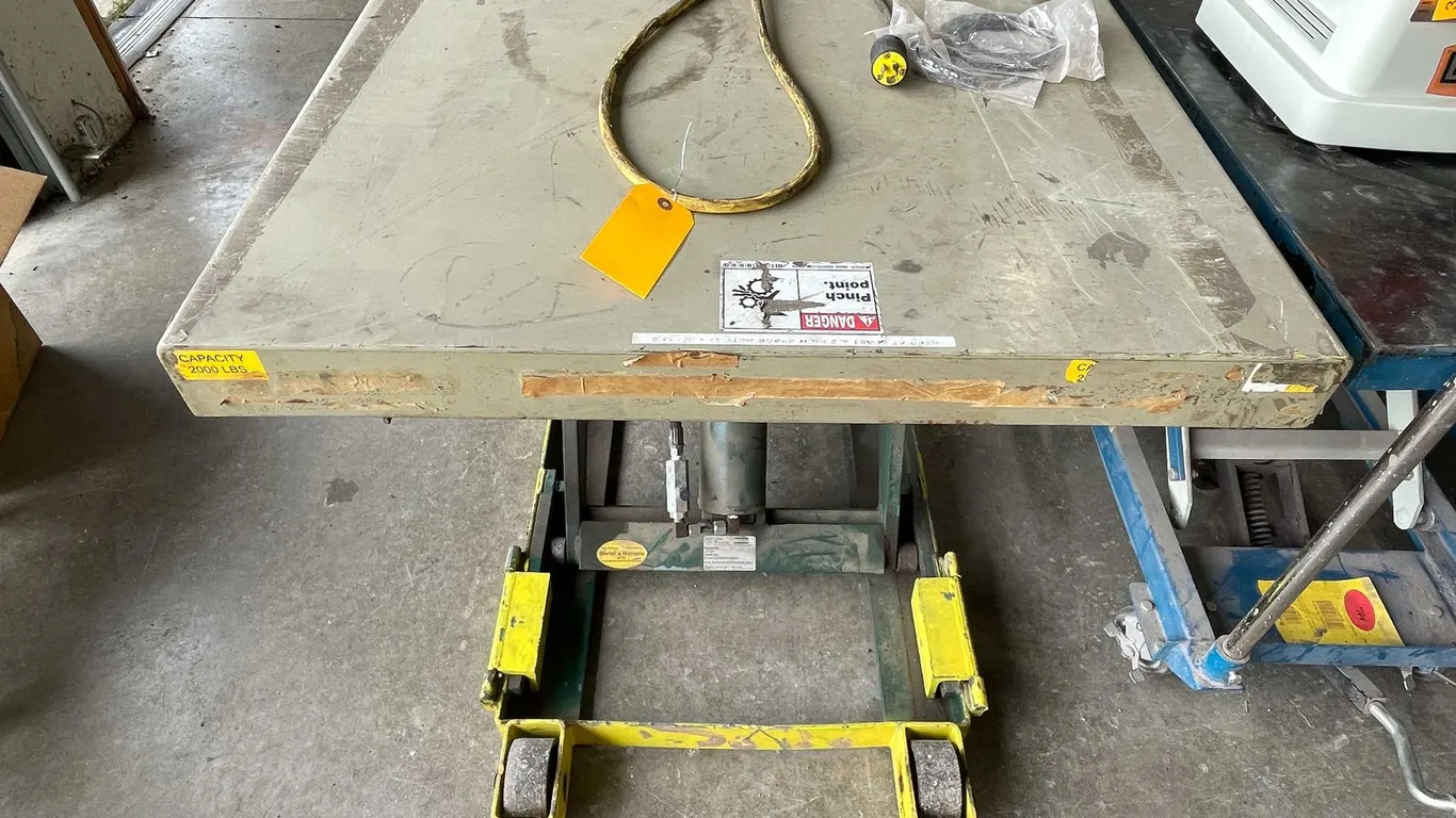 South Worth Hydraulic Scissor Lift Table