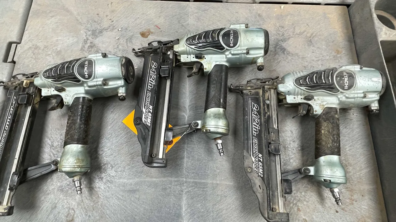 (3) Hitachi Pneumatic Finish Nailers
