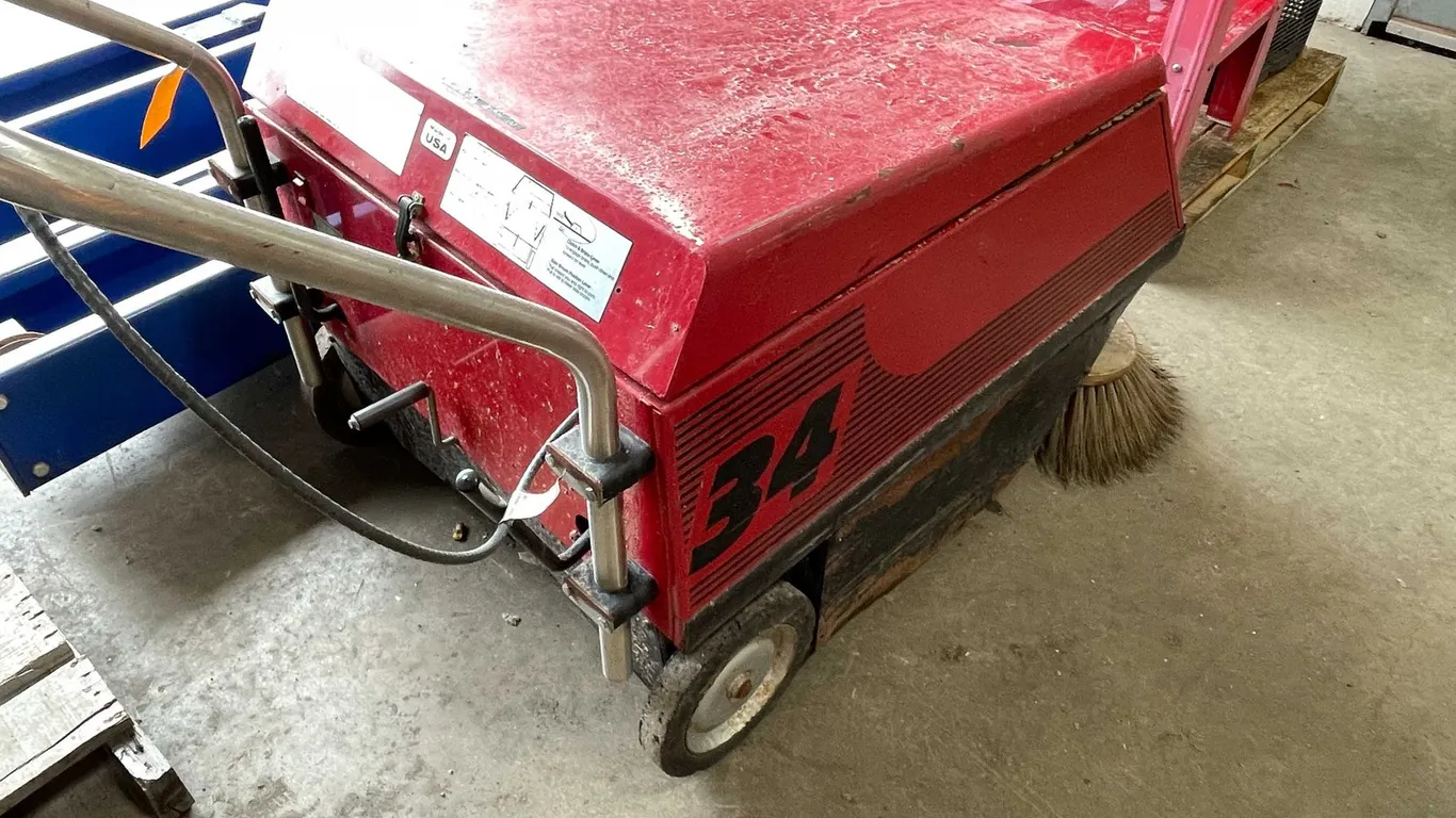 Factor Cat Walk Behind Floor Sweeper