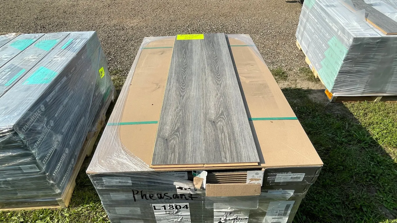 473.8 Sq. Ft. Stainmaster PetProtect PHEASANT LANE Oak Waterproof Flooring