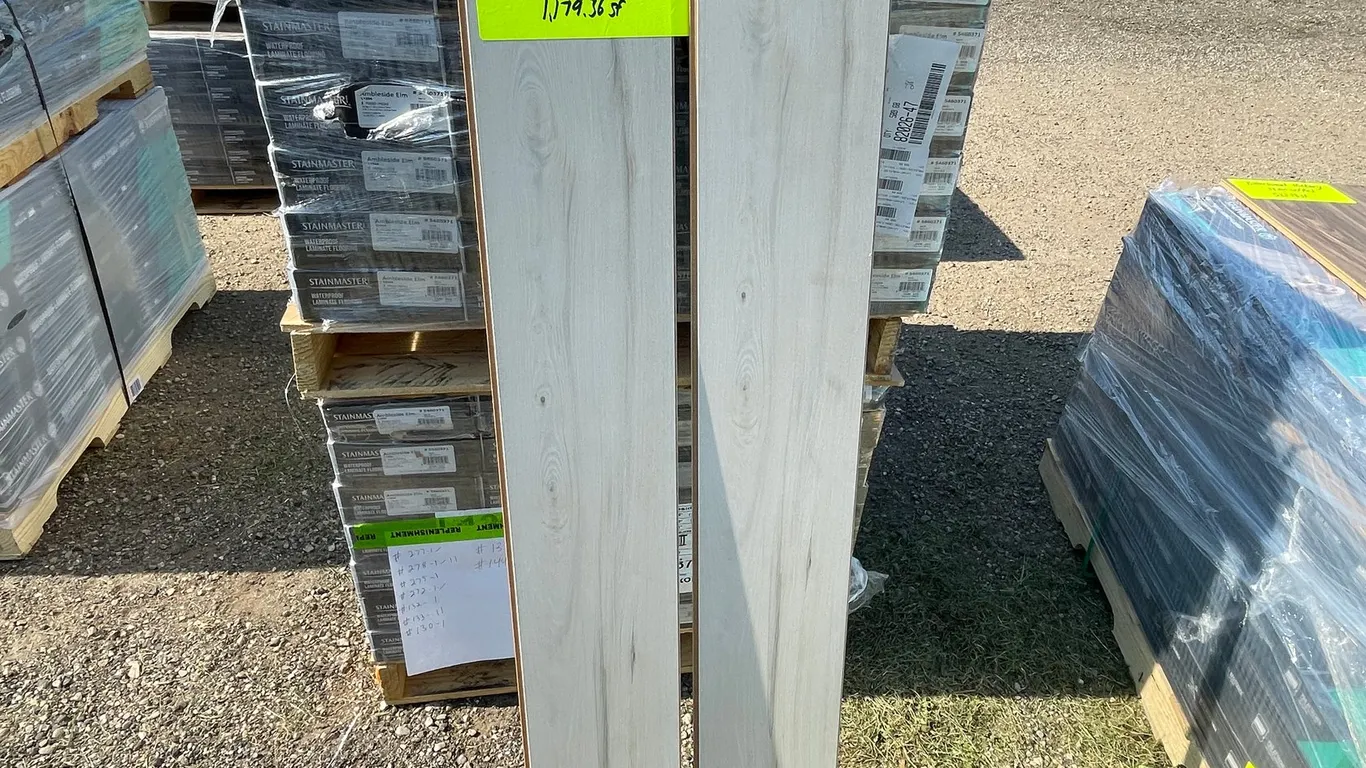 589.6 Sq. Ft. Stainmaster PetProtect AMBLESIDE ELM Oak Waterproof Flooring
