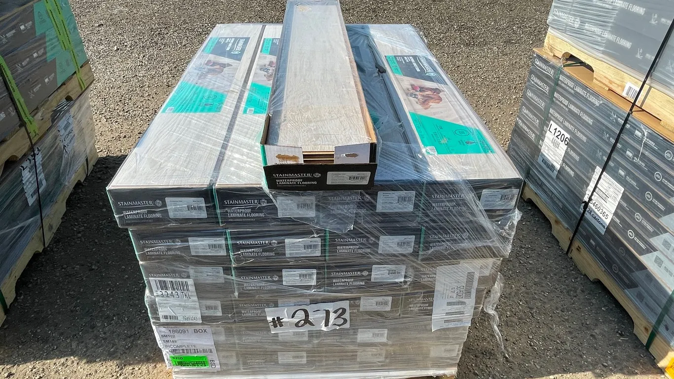 526.5 Sq. Ft. Stainmaster PetProtect AMBLESIDE ELM Oak Waterproof Flooring