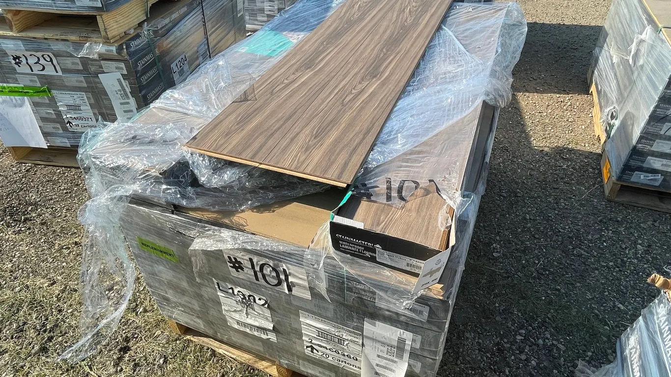 521.1 Sq. Ft. Stainmaster PetProtect BITTERSWEET HICKORY Oak Waterproof Flooring