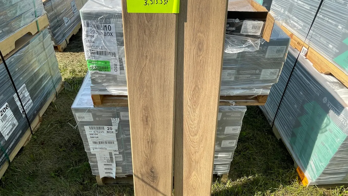441.8 Sq. Ft. Stainmaster PetProtect TANGLE WOOD Oak Waterproof Flooring