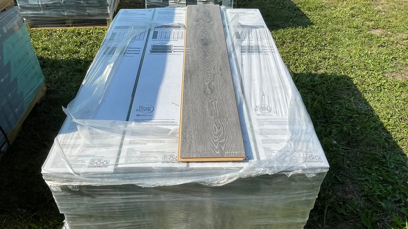 441.8 Sq. Ft. Stainmaster PetProtect HANFORD Oak Waterproof Flooring
