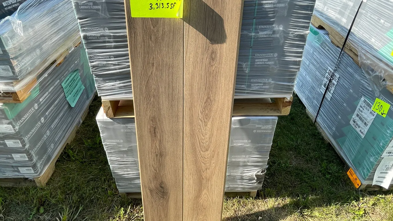 441.8 Sq. Ft. Stainmaster PetProtect TANGLE WOOD Oak Waterproof Flooring