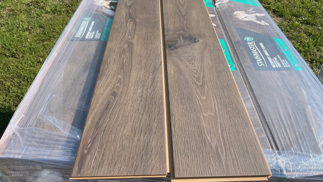 706.8 Sq. Ft. Stainmaster PetProtect STOCKETTE Oak Waterproof Flooring
