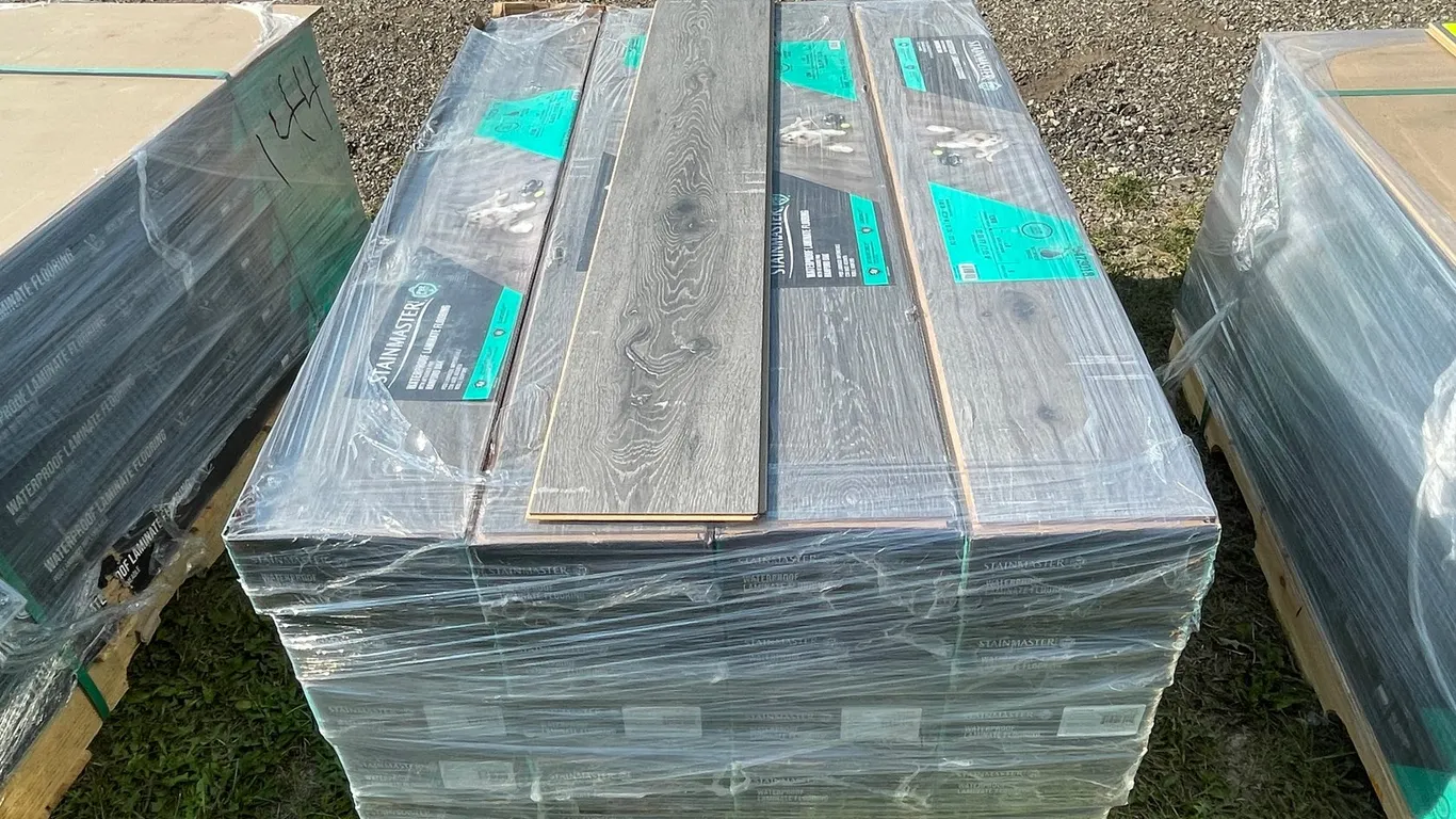 441.8 Sq. Ft. Stainmaster PetProtect HANFORD Oak Waterproof Flooring