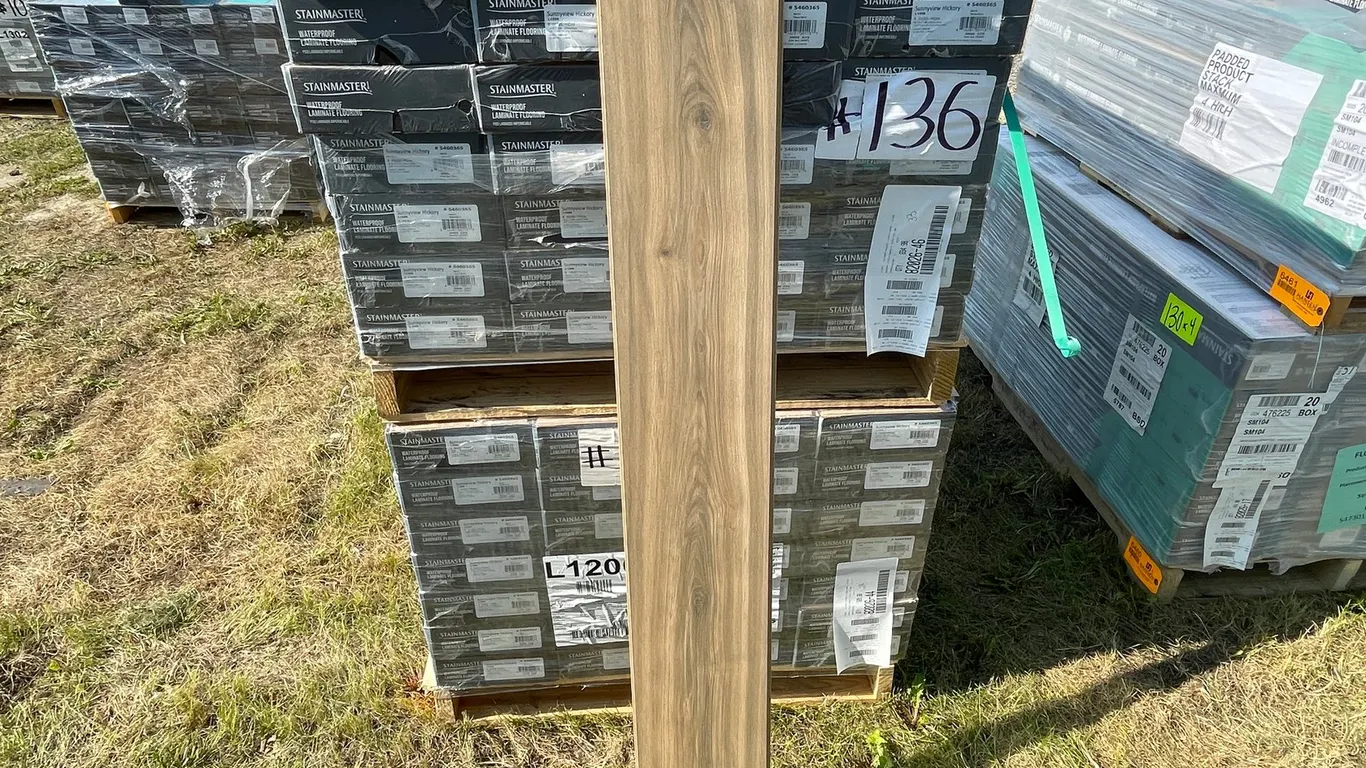 589.6 Sq. Ft. Stainmaster PetProtect SUNNYVIEW HICKORY Oak Waterproof Flooring