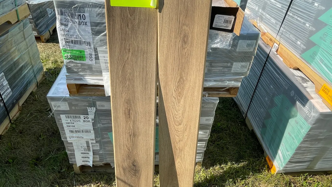 222.9 Sq. Ft. Stainmaster PetProtect TANGLE WOOD Oak Waterproof Flooring