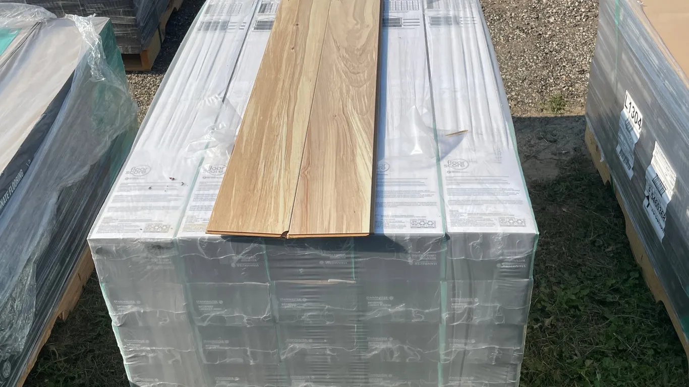 386.5 Sq. Ft. Stainmaster PetProtect BOYD PARK MAPLE Oak Waterproof Flooring