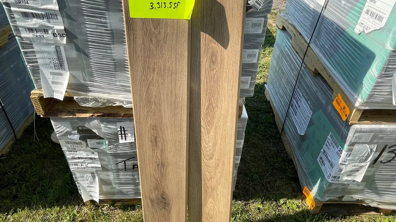 441.8 Sq. Ft. Stainmaster PetProtect TANGLE WOOD Oak Waterproof Flooring