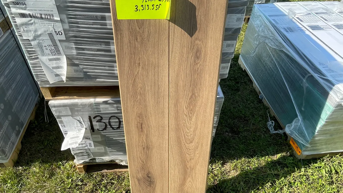441.8 Sq. Ft. Stainmaster PetProtect TANGLE WOOD Oak Waterproof Flooring