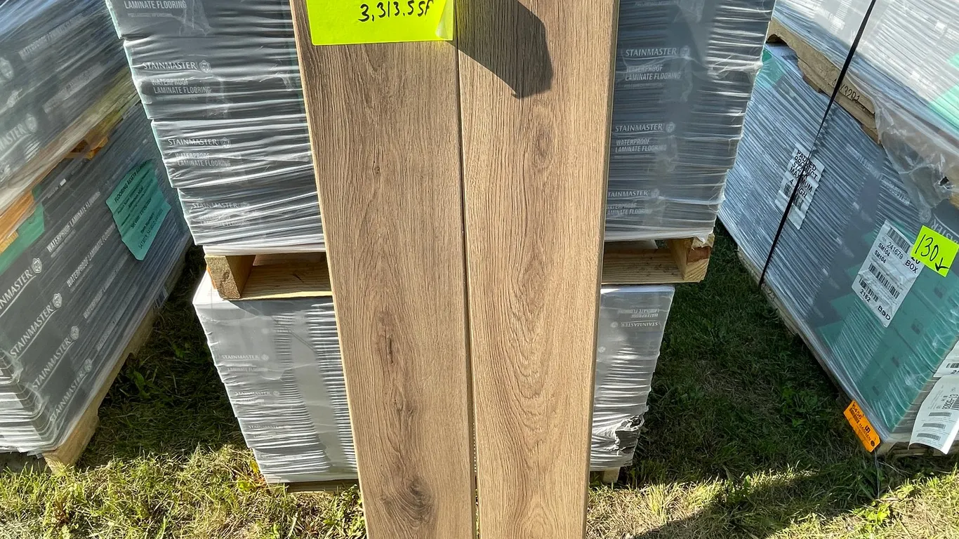 441.8 Sq. Ft. Stainmaster PetProtect TANGLE WOOD Oak Waterproof Flooring