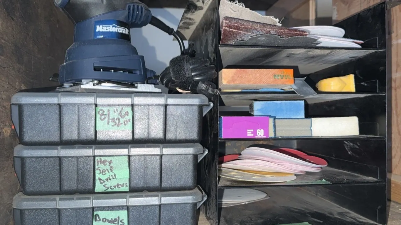Mastercraft Random Orbital Sander with Storage Boxes and Sandpaper Discs