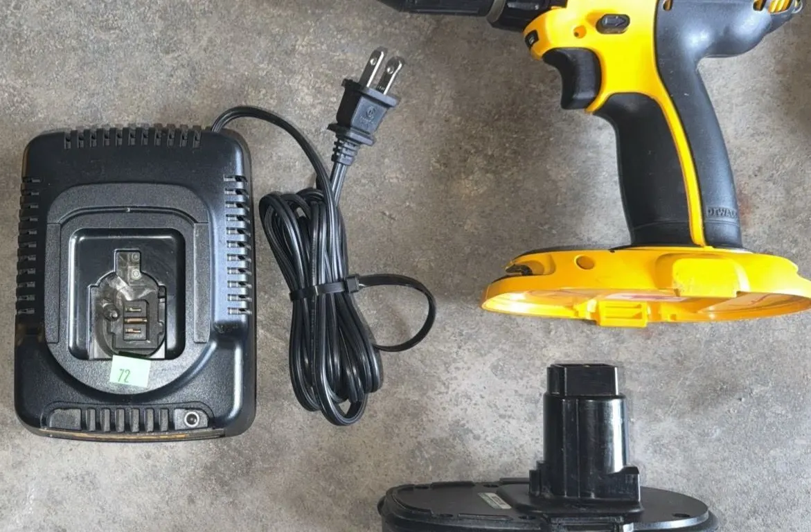 DeWALT DCD720 18V Cordless Drill with Charger and Battery