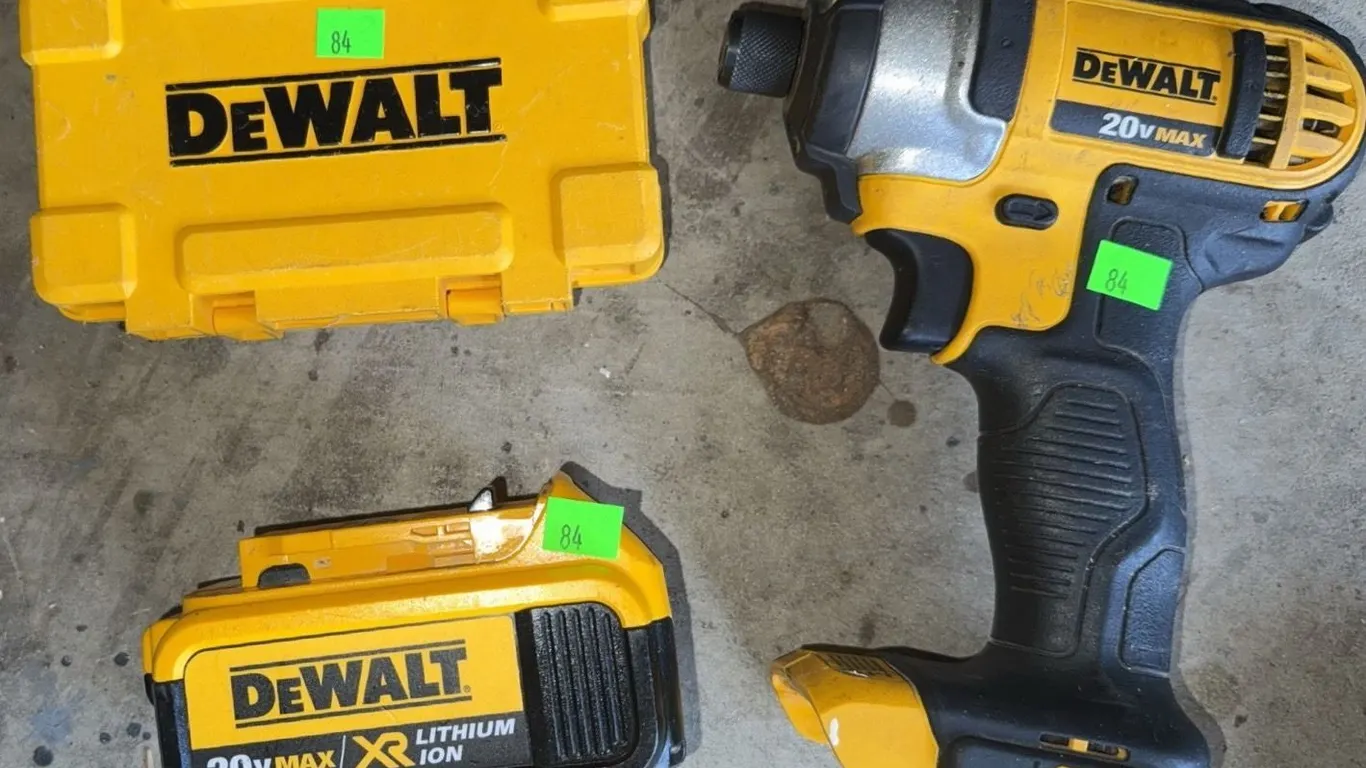 DEWALT 20V MAX Impact Driver Kit with Battery, Charger, and Bit Set