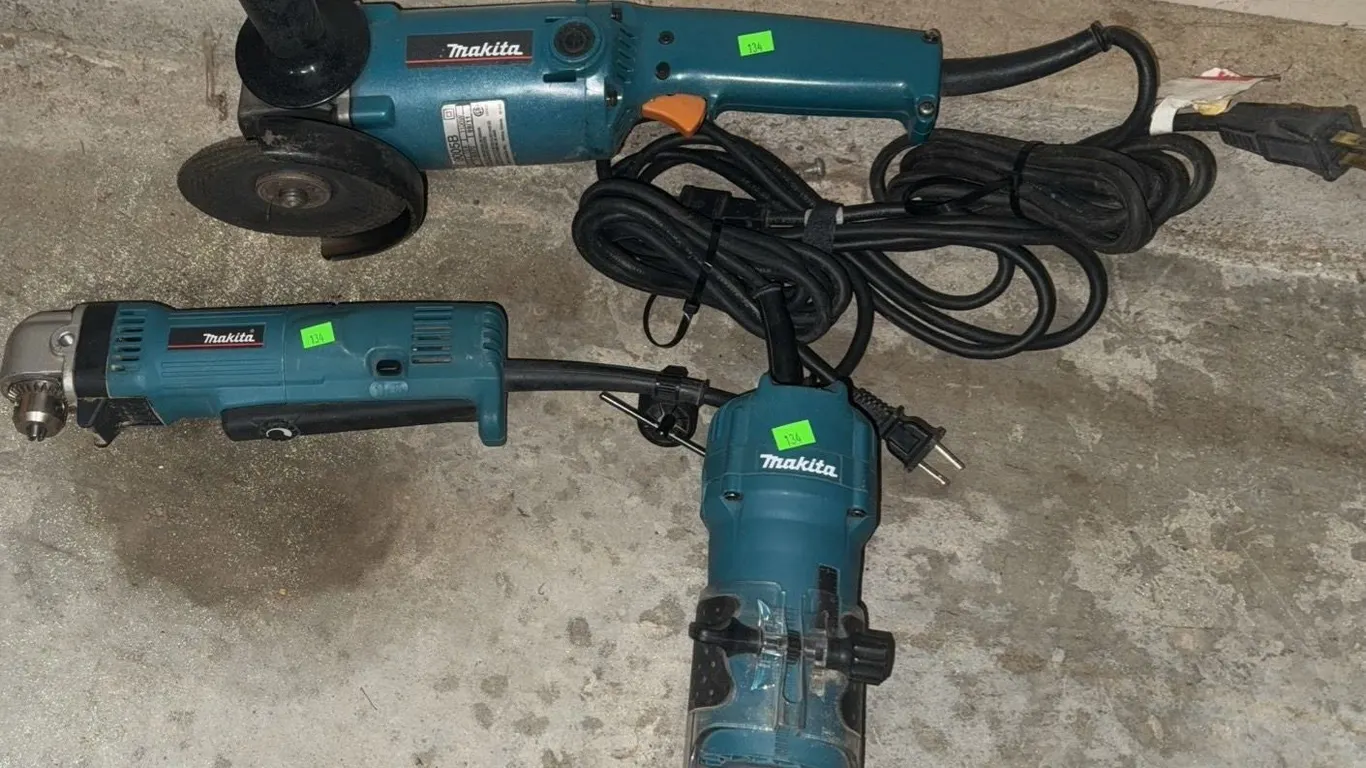 Makita Power Tool Lot: 3709 Router, DA3010F Angle Drill, 9005B Angle Grinder