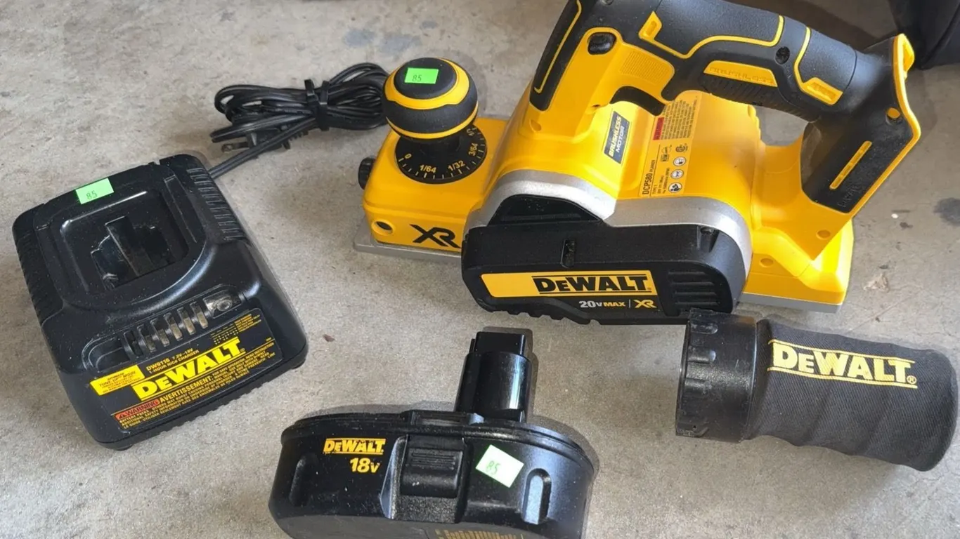 DEWALT DCP580 20V MAX XR Brushless Planer With Charger and Batteries